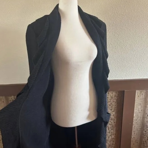 St. John Collection Santana Ruffle Knit Cardigan/Duster Size 10 - Picture 5 of 16